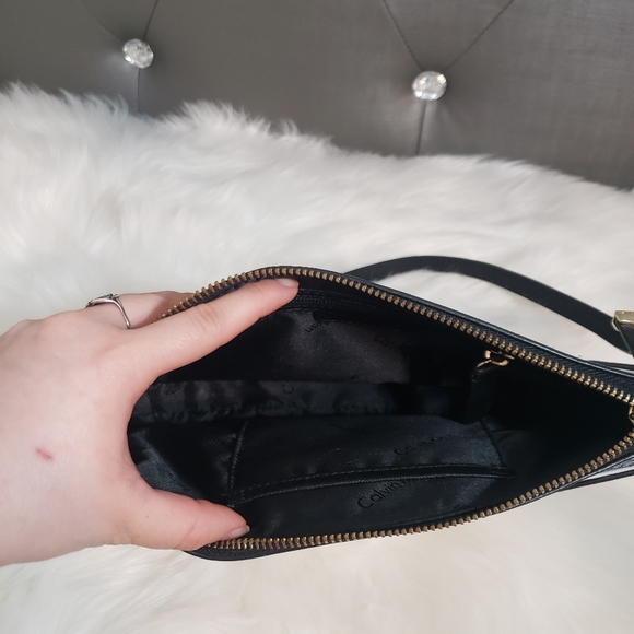 Calvin Klein white crossbody bag - Picture 11 of 16